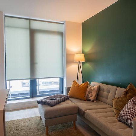 Modern And Spacious Apartment In Salford Quays Манчестер Екстер'єр фото