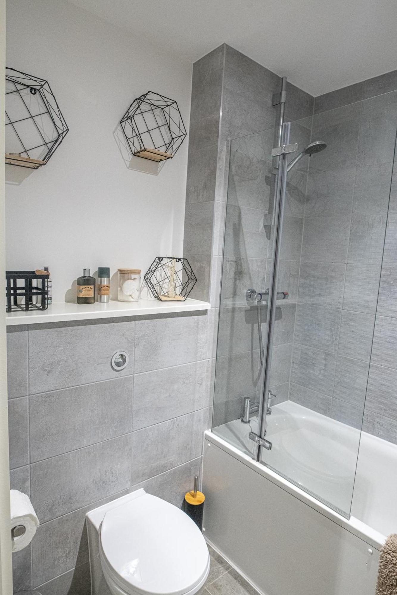 Modern And Spacious Apartment In Salford Quays Манчестер Екстер'єр фото