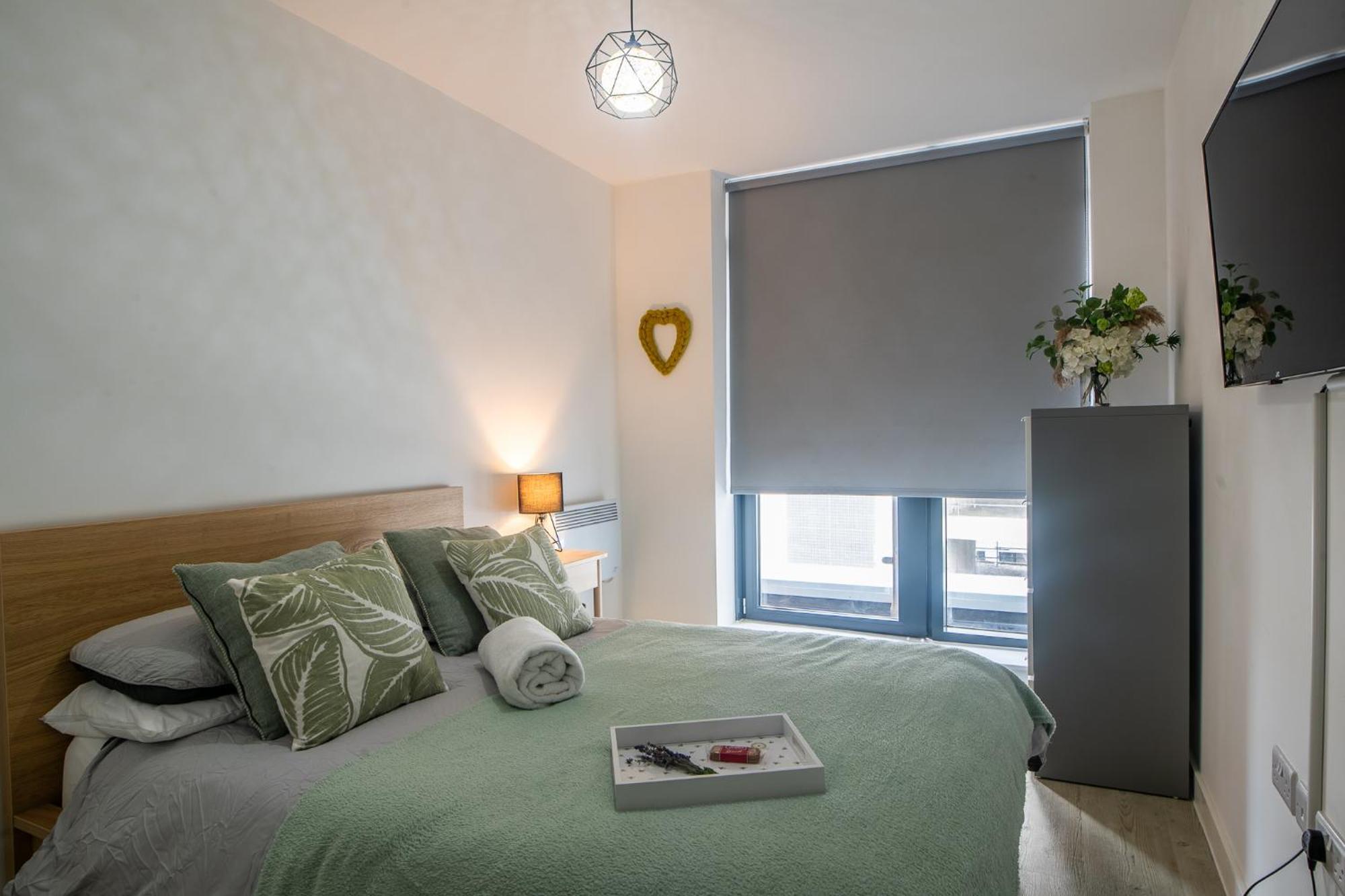 Modern And Spacious Apartment In Salford Quays Манчестер Екстер'єр фото