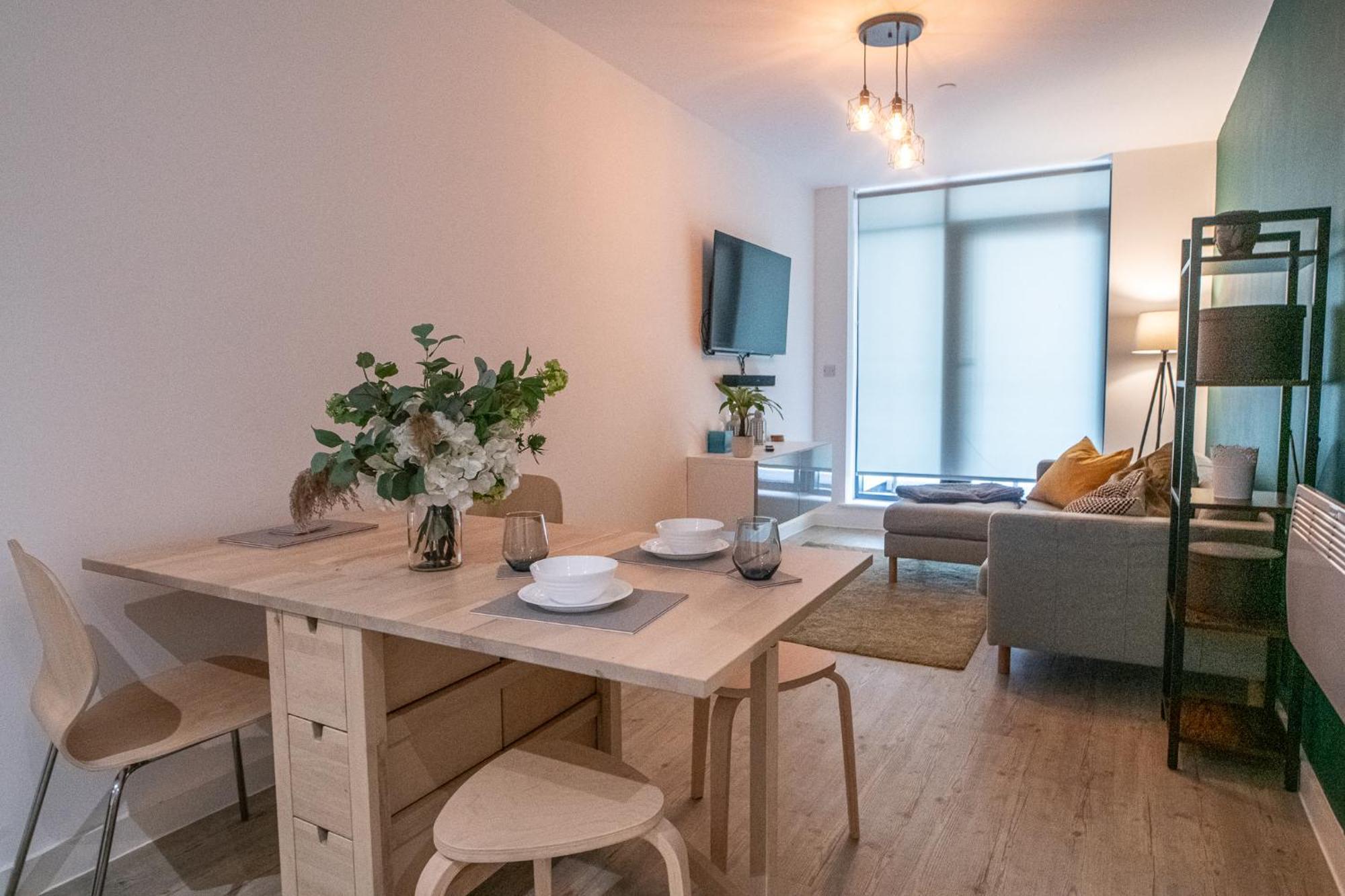 Modern And Spacious Apartment In Salford Quays Манчестер Екстер'єр фото